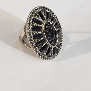 Oval cocktail ring